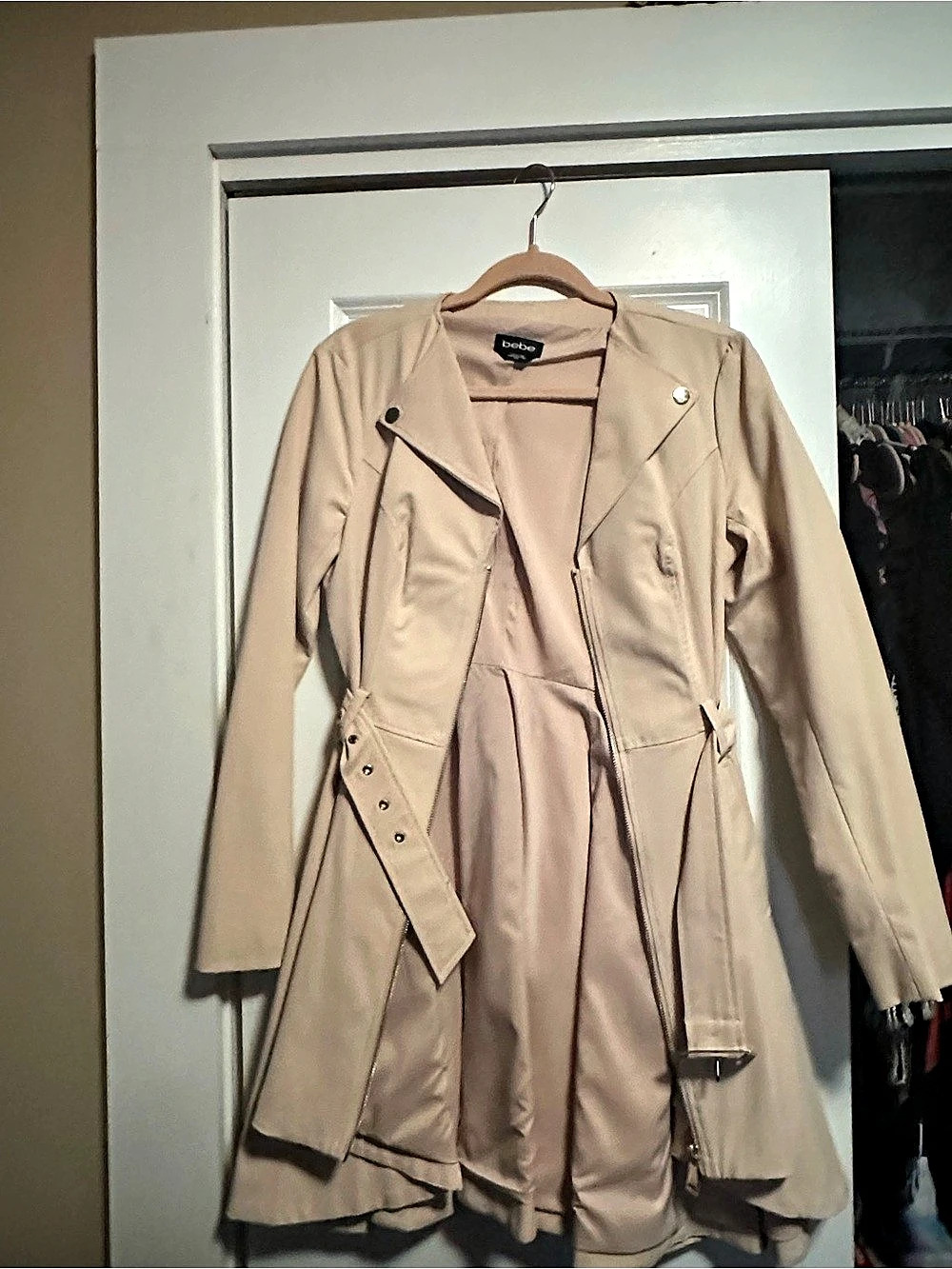 bebe Trench Coat in Beige Size Medium Like New